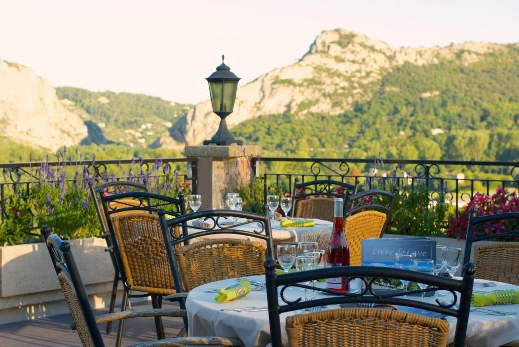 Logis Hotel La Porte des Cévennes Anduze Exterior foto