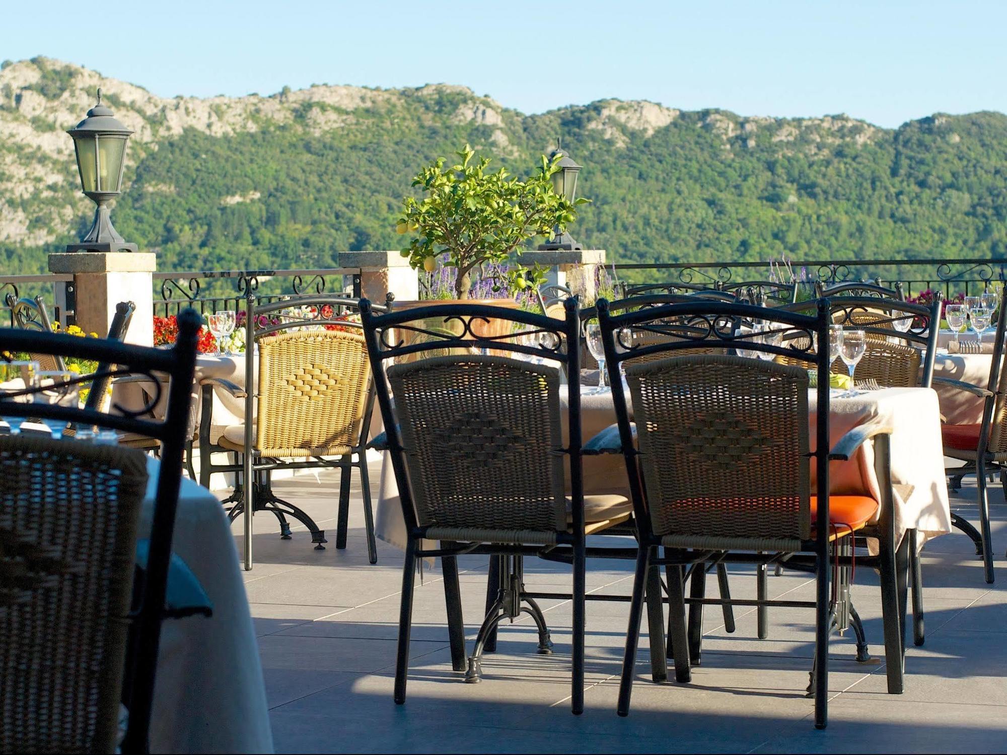 Logis Hotel La Porte des Cévennes Anduze Exterior foto
